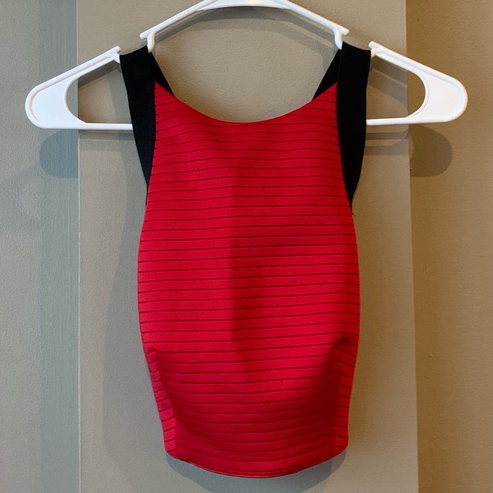 Cute crop top!